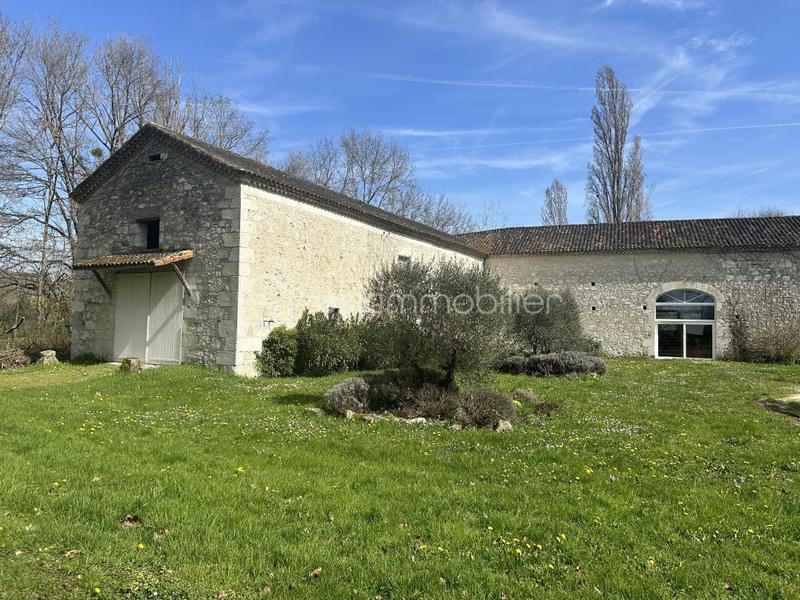 Château - 897 m² - 16 pièces