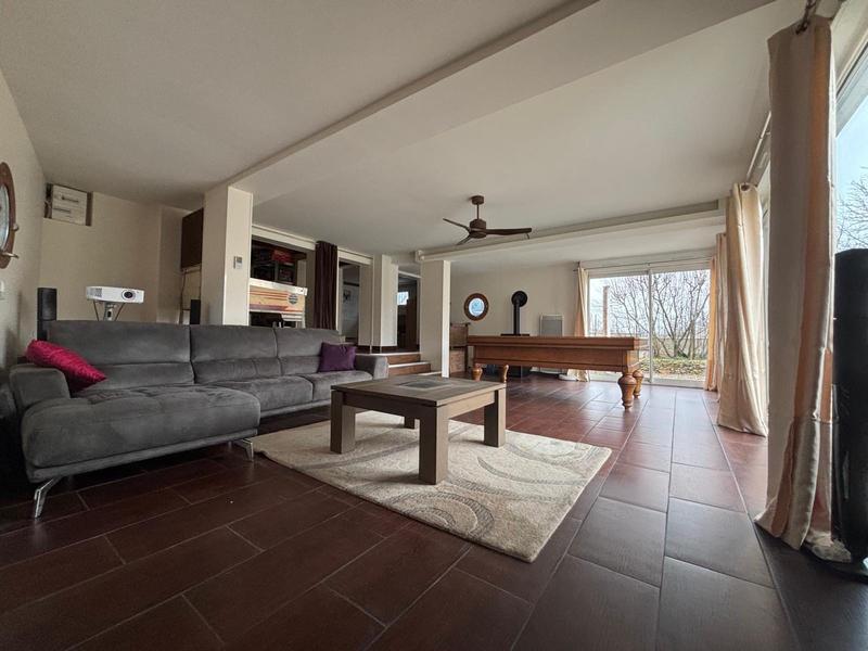 Maison - 163 m² - 7 pièces