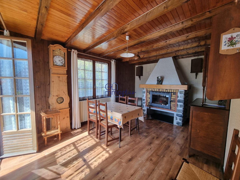 Maison traditionnelle - 121 m² - 9 pièces