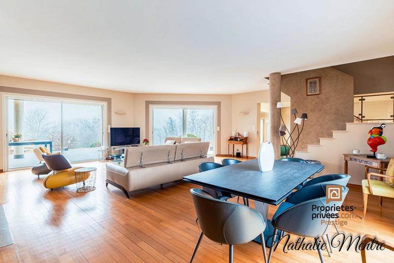 Maison - 250 m² - 7 pièces