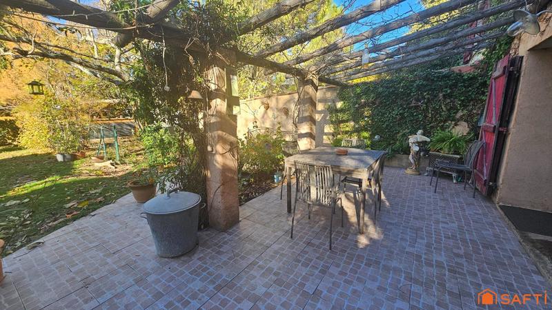 Maison - 284 m² - 9 pièces