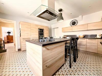 Maison - 289 m² - 12 pièces