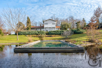 Maison - 180 m² - 7 pièces