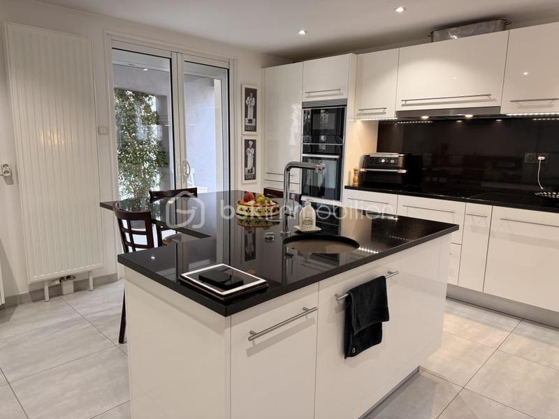 Villa - 202 m² - 10 pièces