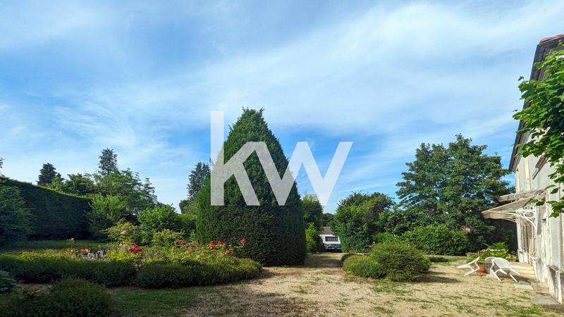 Maison - 210 m² - 8 pièces