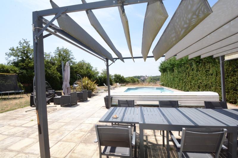 Propriété - 222 m² - 8 pièces