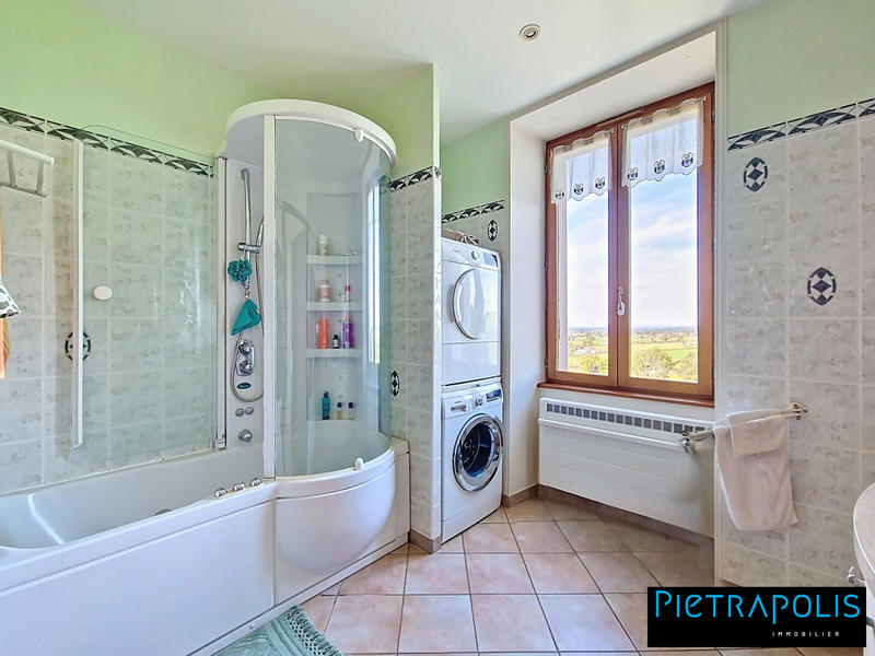 Maison - 204 m² - 6 pièces