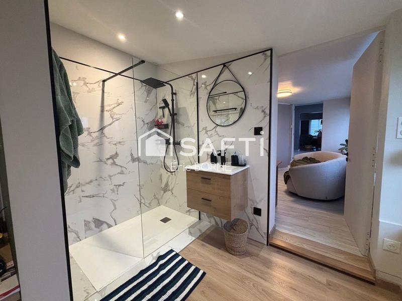 Maison - 200 m² - 8 pièces