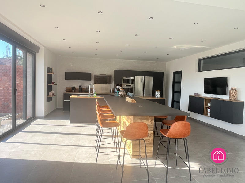 Maison - 230 m² - 6 pièces