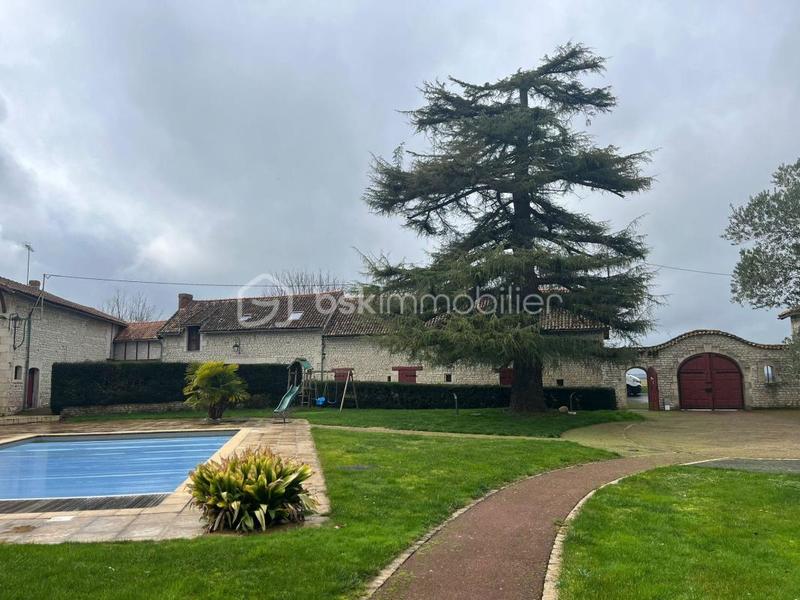 Demeure - 467 m² - 6 pièces