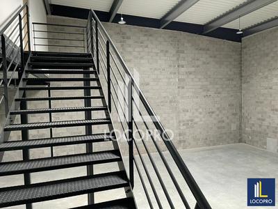 Local d'activité / Entrepôt - 334 m²