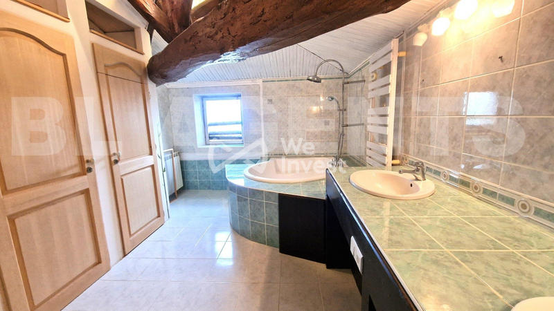 Maison - 230 m² - 7 pièces