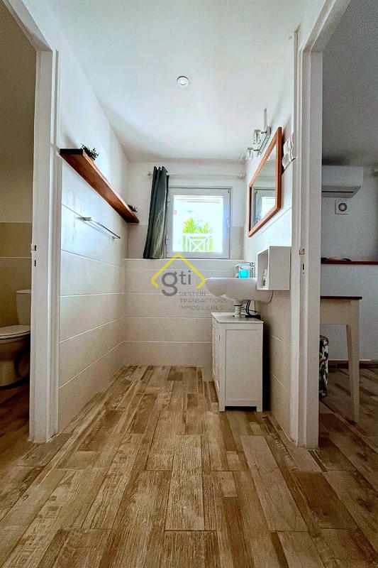 Maison - 240 m² - 8 pièces