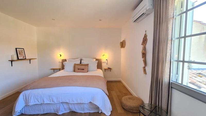 Maison traditionnelle - 260 m² - 10 pièces