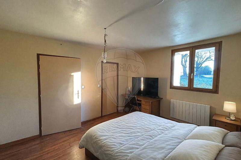 Maison - 300 m² - 4 pièces