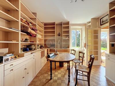 Maison - 300 m² - 10 pièces