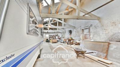 Hangar - 592 m² - 5 pièces