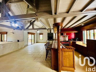 Maison - 337 m² - 12 pièces