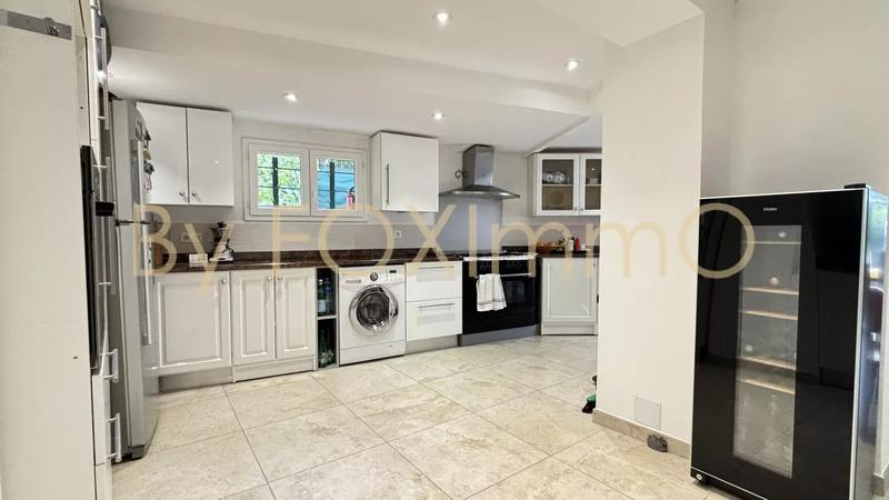 Maison - 230 m² - 6 pièces