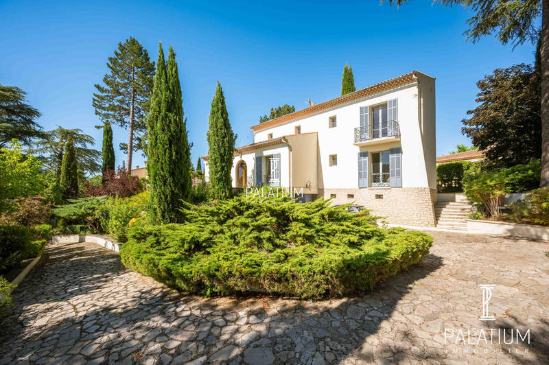 Maison - 255 m² - 7 pièces