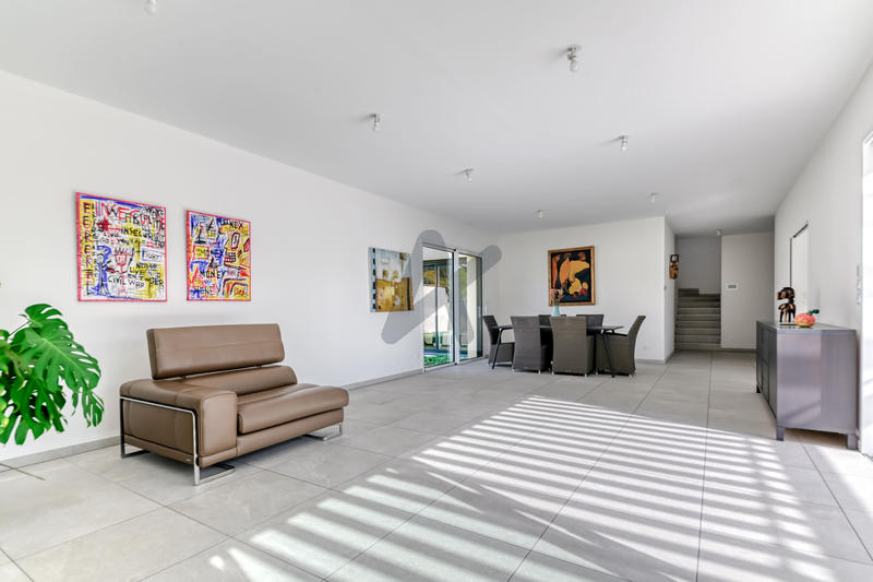 Maison - 189 m² - 7 pièces