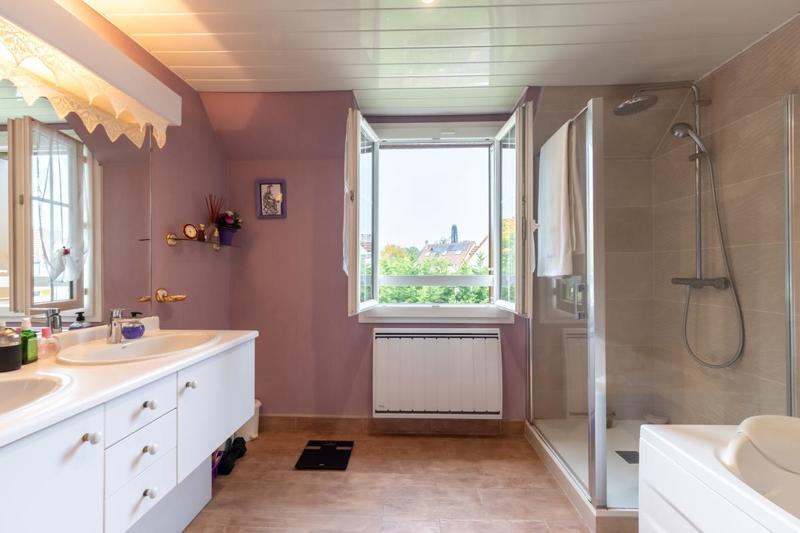 Maison - 200 m² - 9 pièces