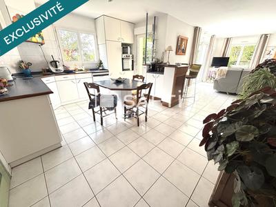 Maison - 137 m² - 6 pièces