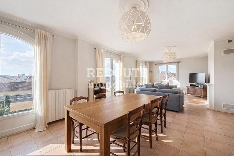 Maison - 220 m² - 8 pièces