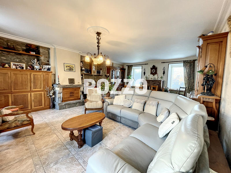 Maison - 220 m² - 8 pièces