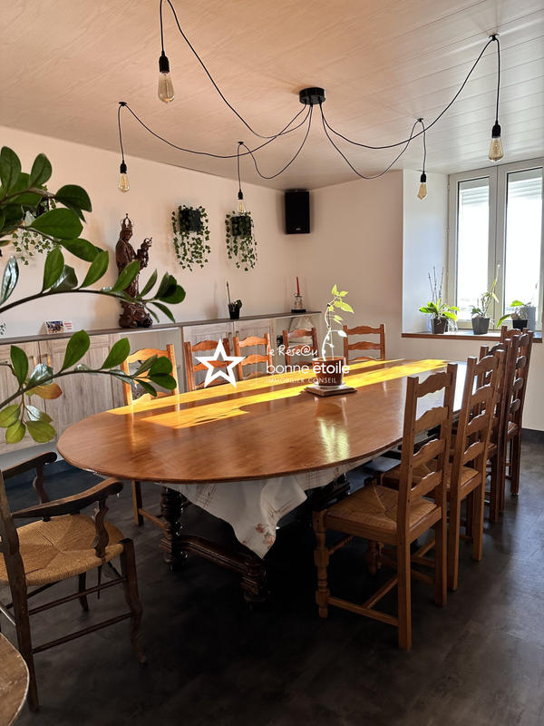 Maison - 230 m² - 10 pièces