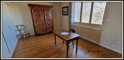 Maison - 270 m² - 8 pièces