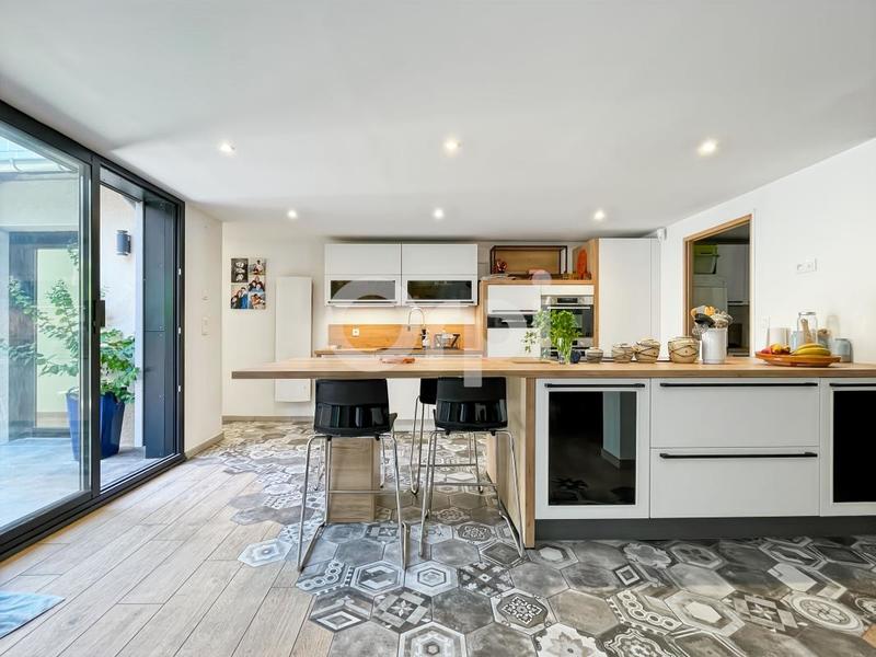 Propriété - 276 m² - 10 pièces