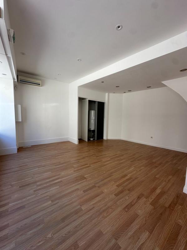 Local commercial - 75 m² - 3 pièces