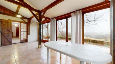 Maison - 233 m² - 7 pièces