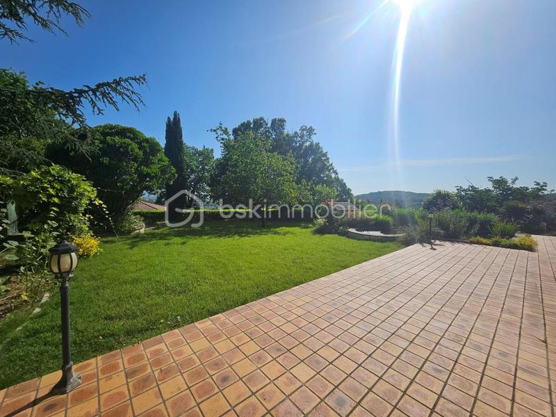 Maison traditionnelle - 184 m² - 6 pièces