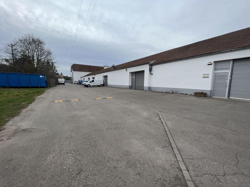 Entrepôt - 351 m²