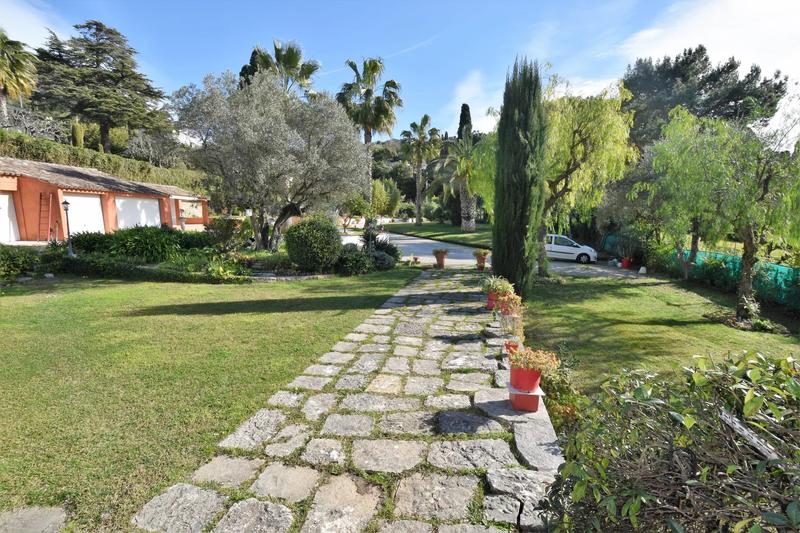 Maison - 306 m² - 8 pièces