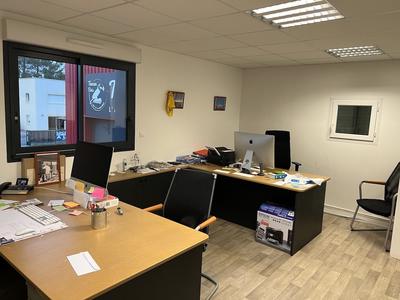 Local d'activités - 376 m² - 4 pièces
