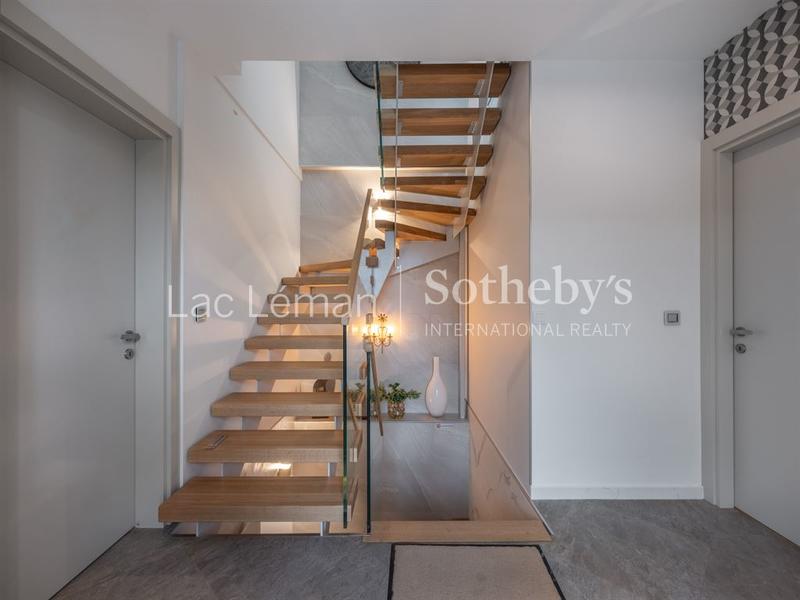 Maison - 245 m² - 8 pièces