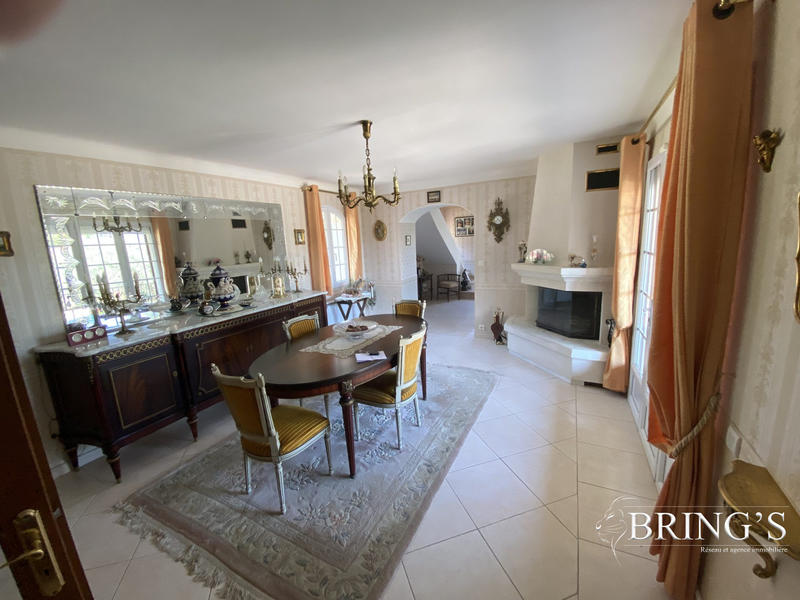 Villa - 181 m² - 9 pièces