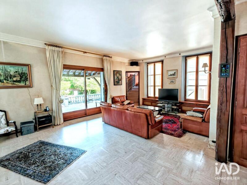 Maison - 312 m² - 8 pièces