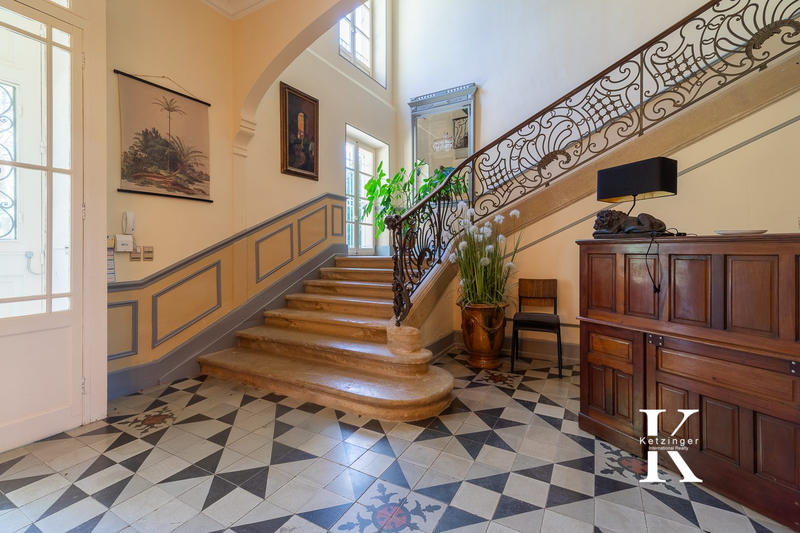 Château - 1 450 m² - 28 pièces