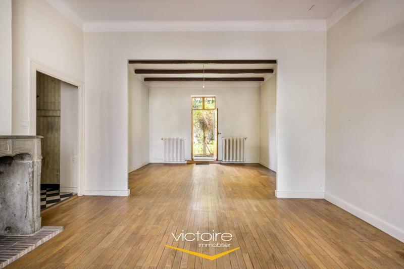 Maison - 224 m² - 9 pièces