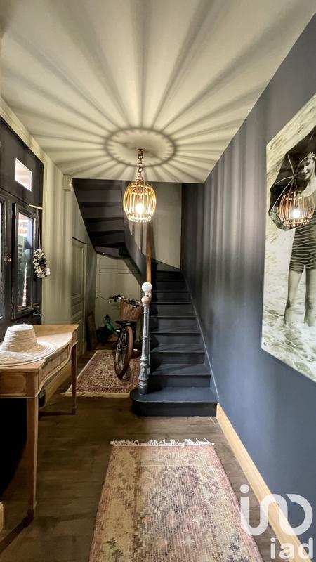 Maison - 213 m² - 9 pièces