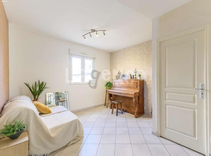 Maison - 177 m² - 8 pièces