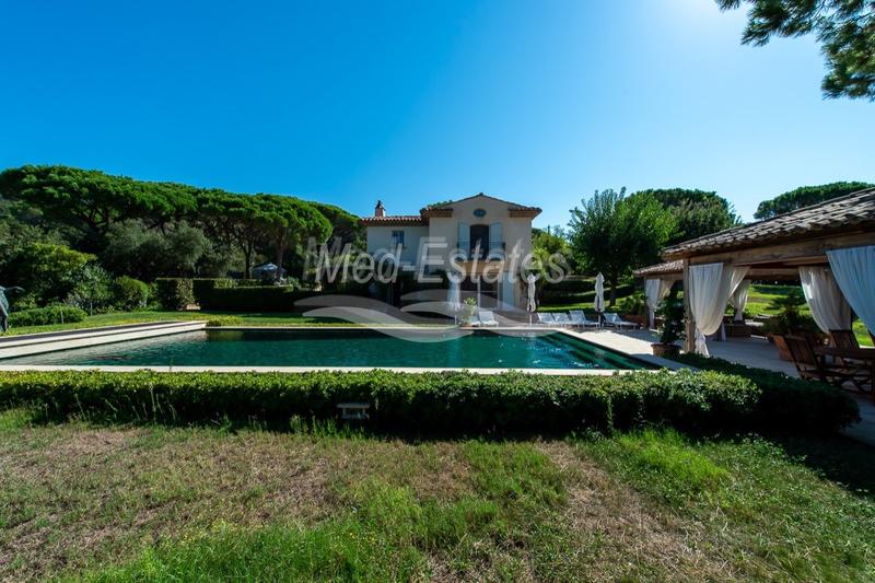 Propriété - 438 m² - 18 pièces