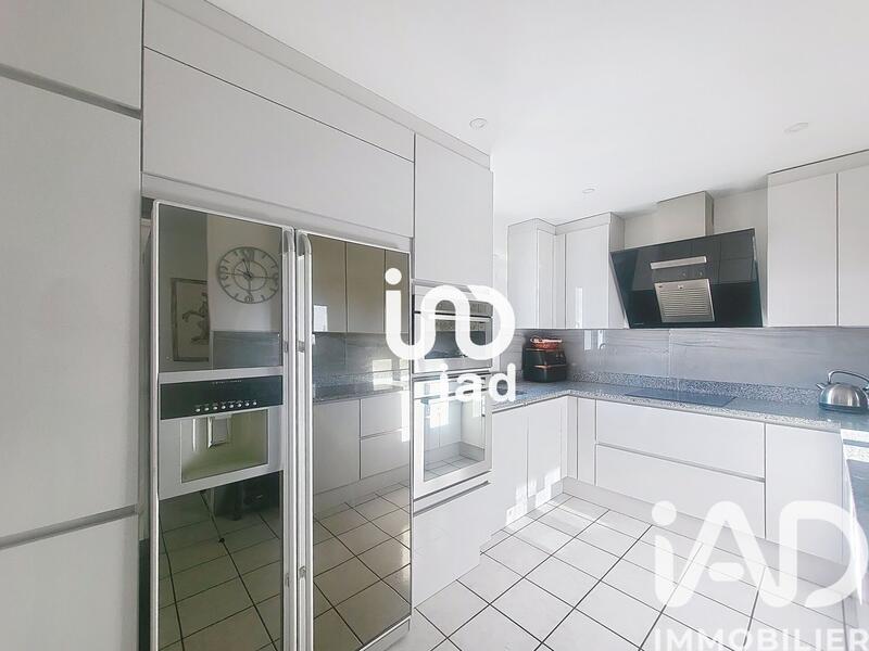 Maison - 171 m² - 9 pièces