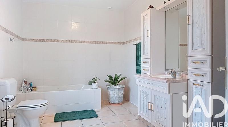 Maison - 230 m² - 7 pièces