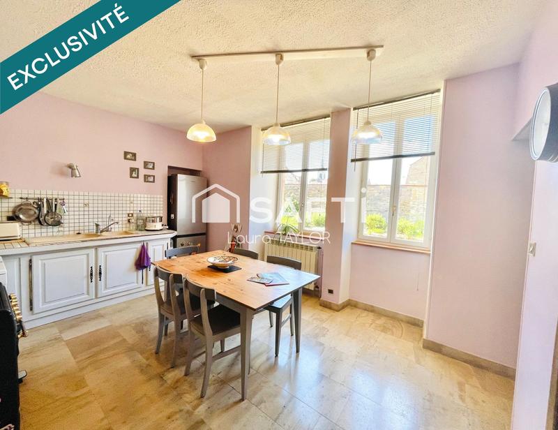 Maison - 250 m² - 10 pièces