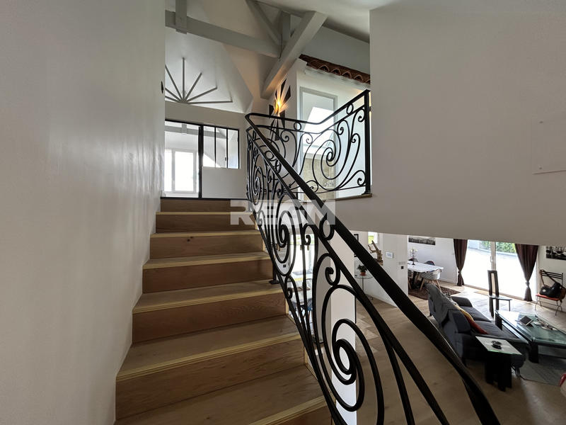 Maison - 205 m² - 7 pièces